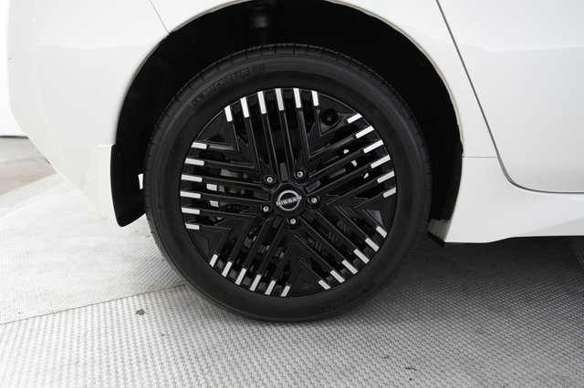 2024 Nissan LEAF — photo 17 of 23