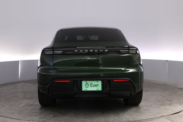 2025 Porsche Macan — photo 12 of 27