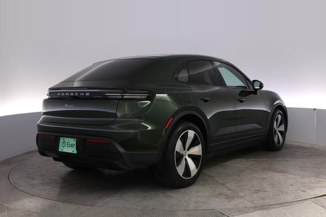 2025 Porsche Macan — photo 2 of 27