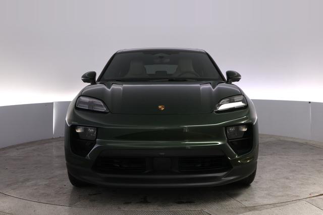2025 Porsche Macan — photo 9 of 27