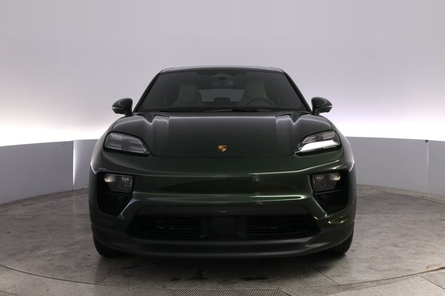 2025 Porsche Macan — photo 9 of 27