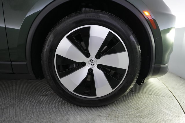 2025 Porsche Macan — photo 16 of 27