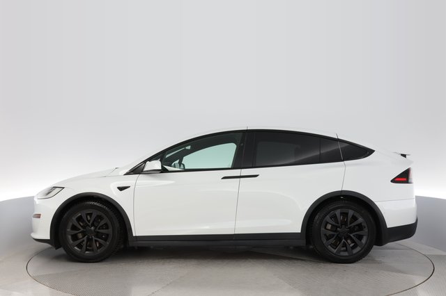 2022 Tesla Model X — photo 12 of 25