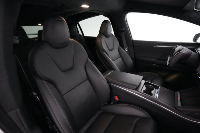 2022 Tesla Model X — photo 16 of 25