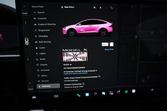 2022 Tesla Model X — photo 5 of 25
