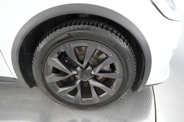 2022 Tesla Model X — photo 14 of 25