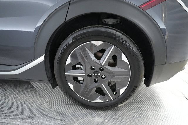 2025 Kia EV6 — photo 17 of 24