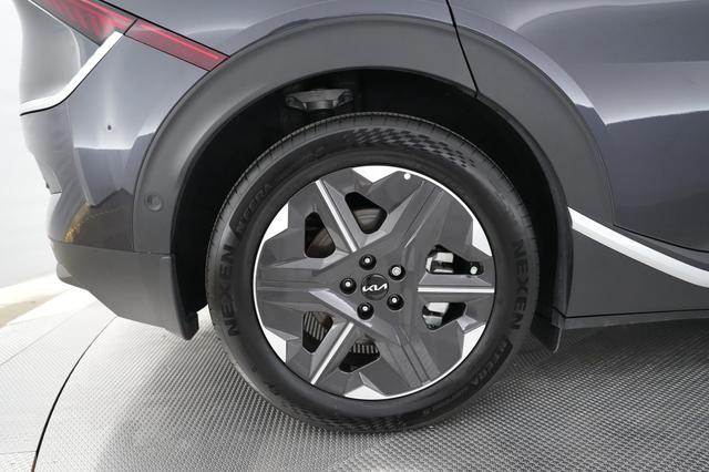 2025 Kia EV6 — photo 7 of 24