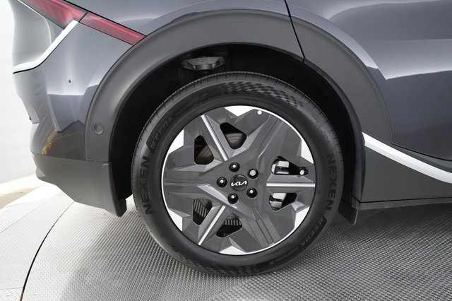 2025 Kia EV6 — photo 7 of 24