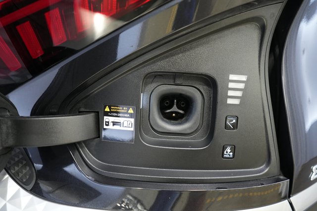 2025 Kia EV6 — photo 8 of 24