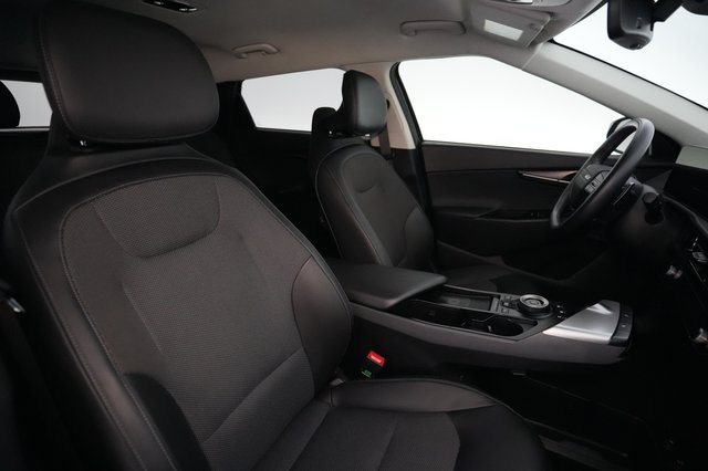 2025 Kia EV6 — photo 18 of 24
