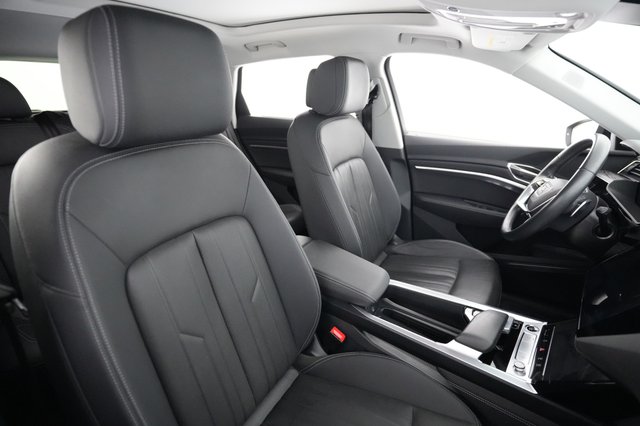 2024 Audi Q8 e-tron — photo 18 of 24
