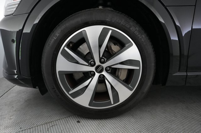 2024 Audi Q8 e-tron — photo 15 of 24