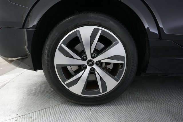 2024 Audi Q8 e-tron — photo 17 of 24