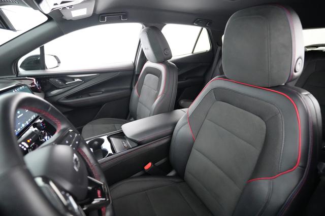 2024 Chevrolet Blazer EV — photo 3 of 23