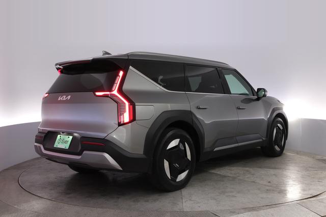 2024 Kia EV9 — photo 2 of 26