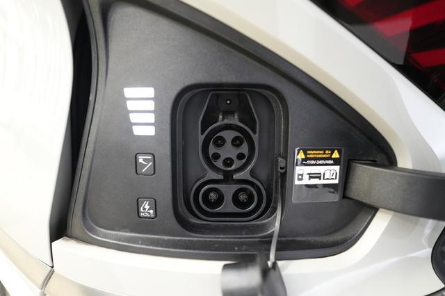 2022 Kia EV6 — photo 8 of 23