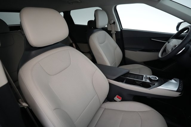 2022 Kia EV6 — photo 18 of 23