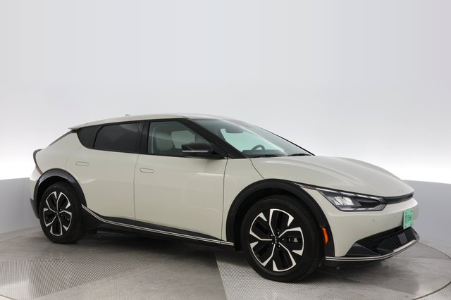 2022 Kia EV6 — photo 11 of 23