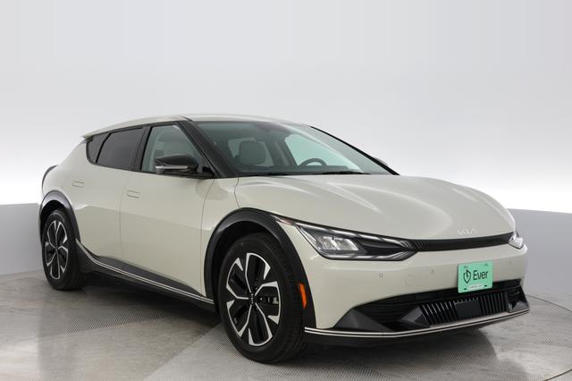 2022 Kia EV6 — photo 10 of 23