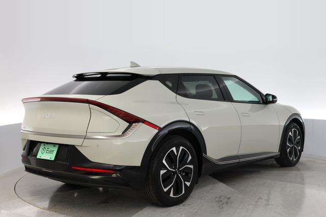 2022 Kia EV6 — photo 2 of 23