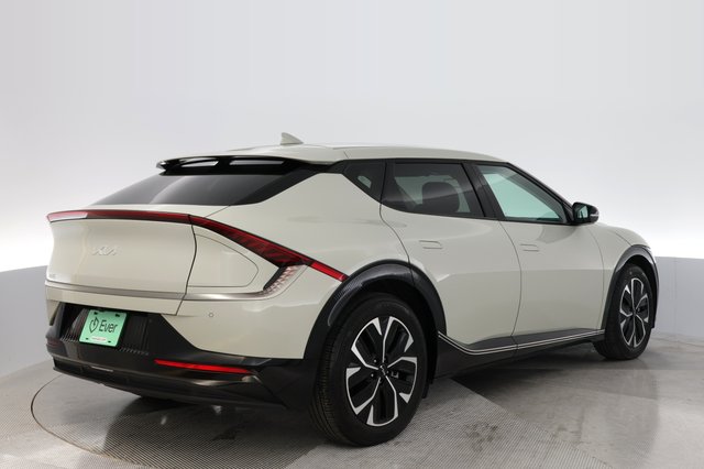 2022 Kia EV6 — photo 2 of 23