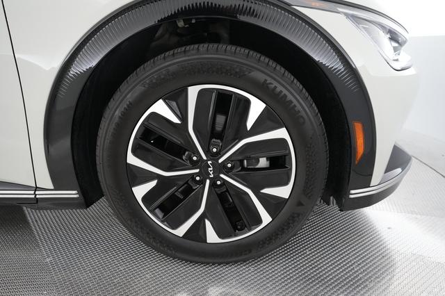 2022 Kia EV6 — photo 7 of 23