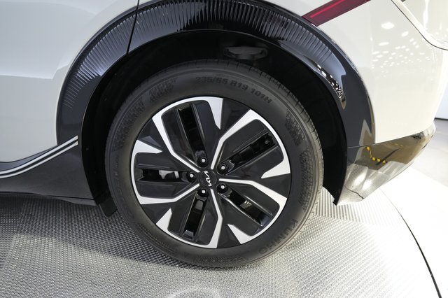 2022 Kia EV6 — photo 17 of 23