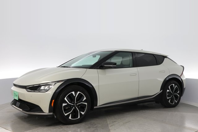 2022 Kia EV6 — photo 14 of 23