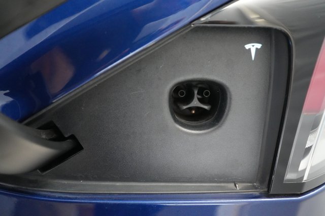 2023 Tesla Model X — photo 8 of 26
