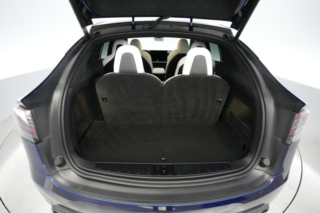 2023 Tesla Model X — photo 6 of 26