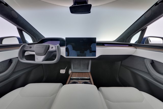 2023 Tesla Model X — photo 23 of 26
