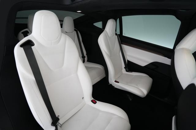 2023 Tesla Model X — photo 4 of 26
