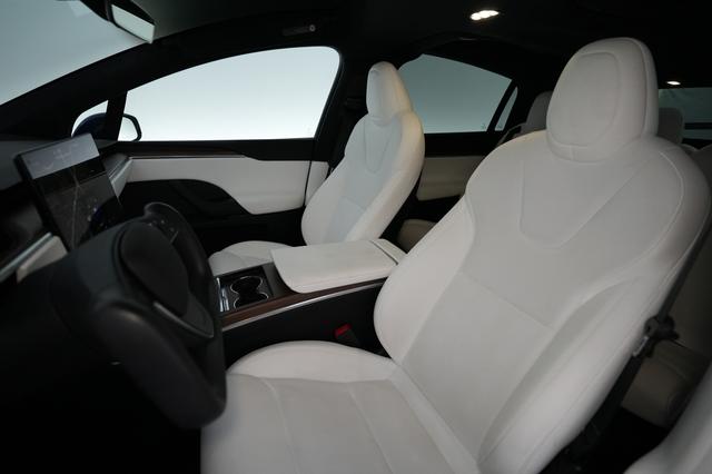 2023 Tesla Model X — photo 3 of 26
