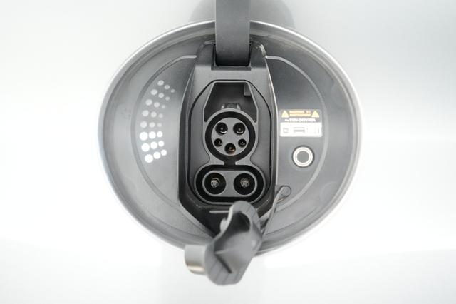 2023 Genesis GV60 — photo 8 of 22