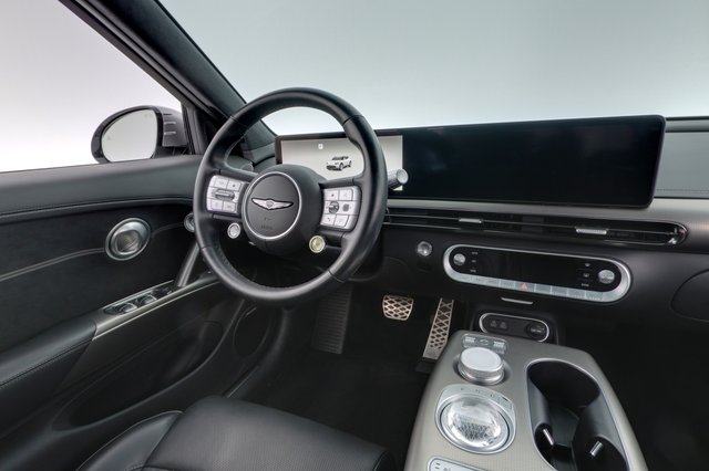 2023 Genesis GV60 — photo 18 of 22