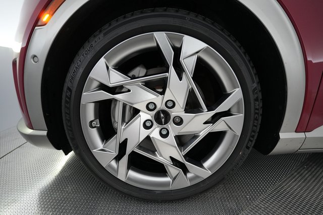 2023 Genesis GV60 — photo 13 of 22