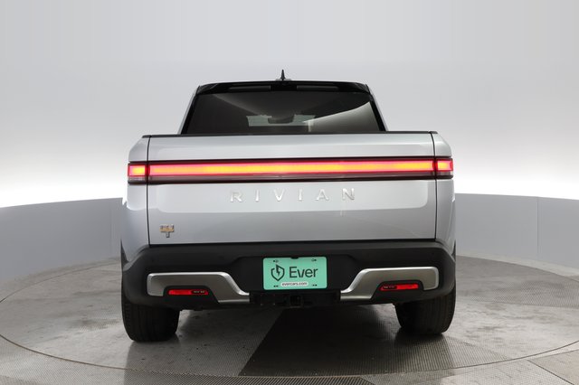 2022 Rivian R1T — photo 11 of 31