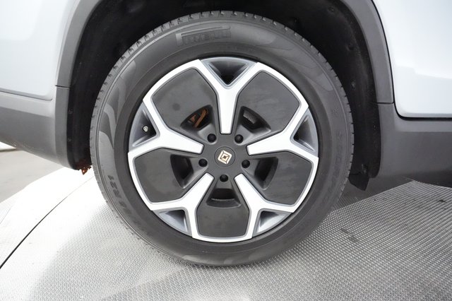 2022 Rivian R1T — photo 17 of 31