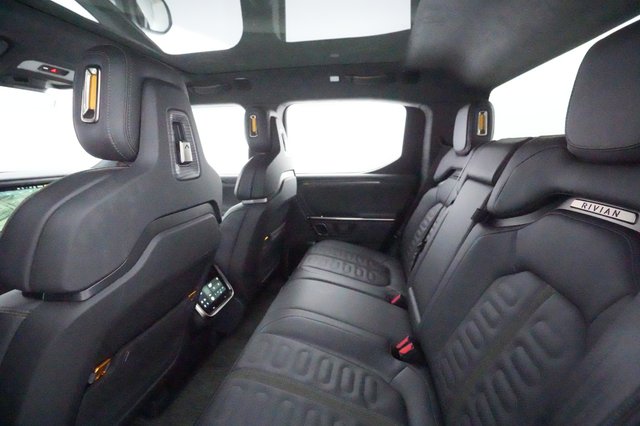 2022 Rivian R1T — photo 20 of 31