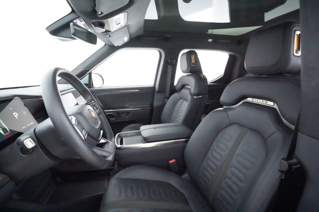 2022 Rivian R1T — photo 19 of 31