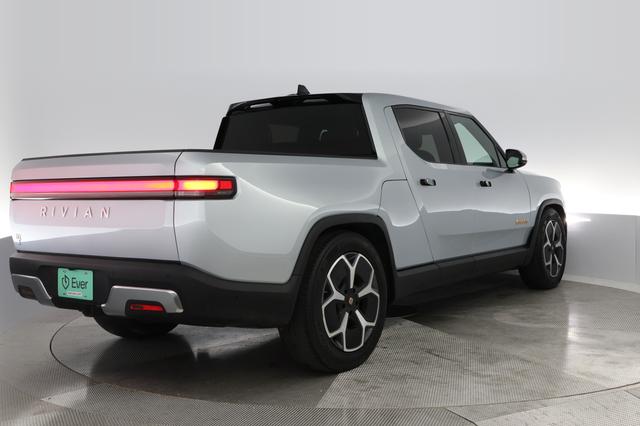 2022 Rivian R1T — photo 2 of 31