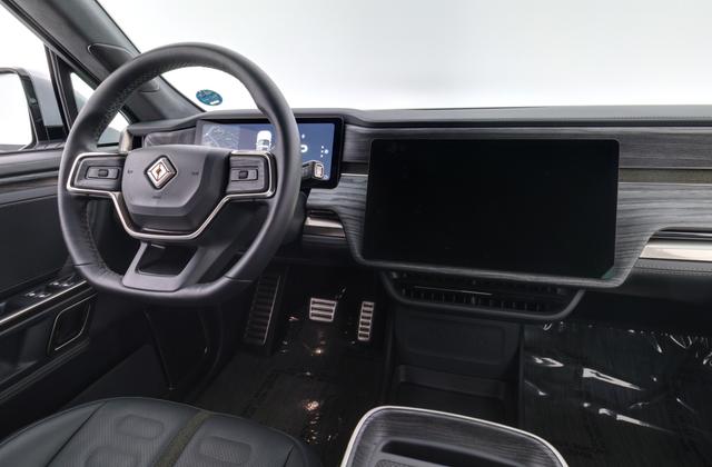 2022 Rivian R1T — photo 3 of 31