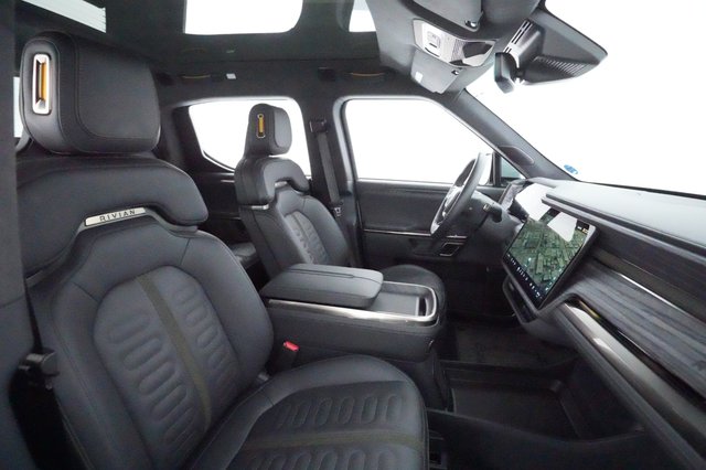 2022 Rivian R1T — photo 21 of 31