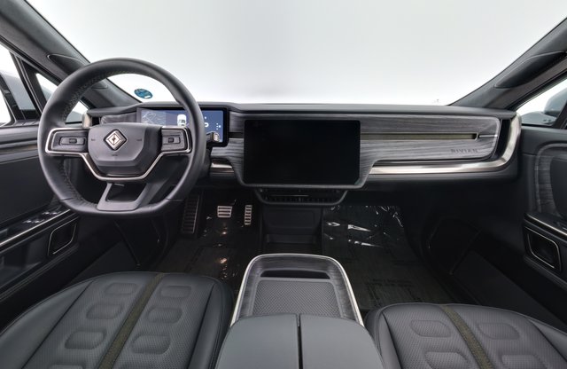 2022 Rivian R1T — photo 18 of 31