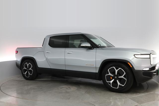 2022 Rivian R1T — photo 9 of 31