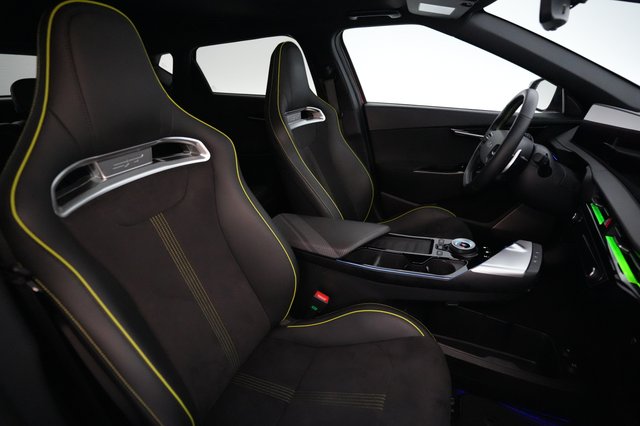 2023 Kia EV6 — photo 18 of 21