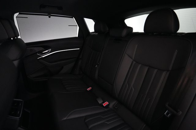 2023 Audi e-tron — photo 17 of 21
