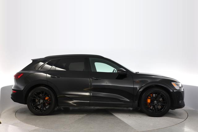 2023 Audi e-tron — photo 10 of 21