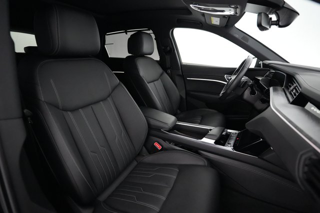 2023 Audi e-tron — photo 16 of 21